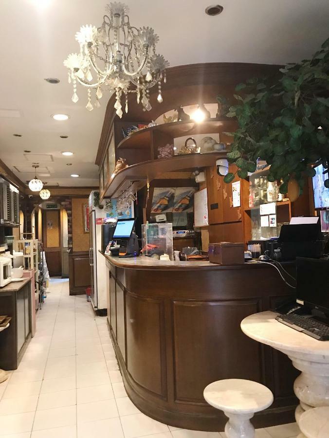 Honey House1 Hotel Bangkok Ngoại thất bức ảnh