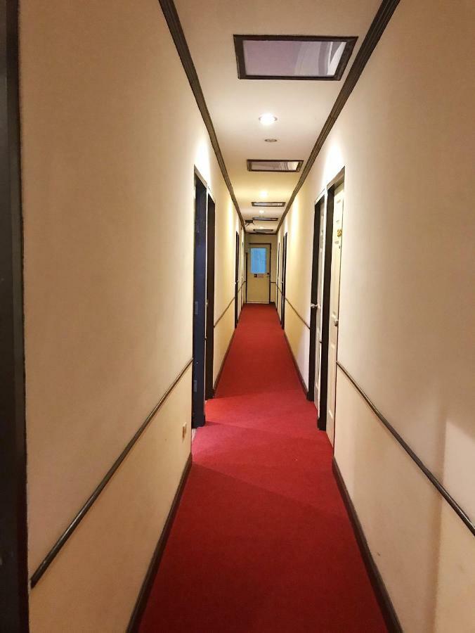 Honey House1 Hotel Bangkok Ngoại thất bức ảnh